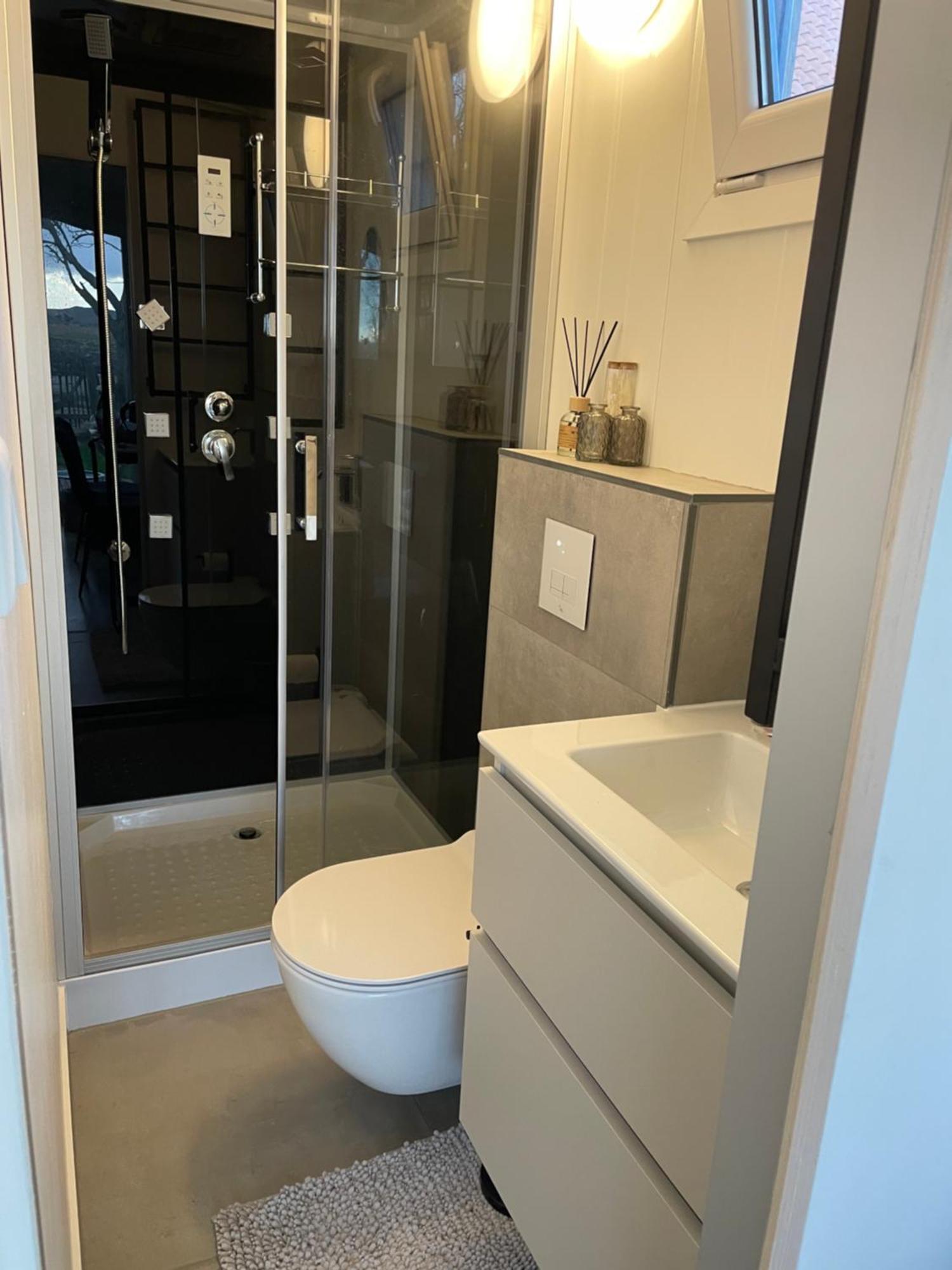 Luxe Tiny House Incl Jacuzzi En Strandhuisje In Zomerseizoen Meliskerke Exterior foto
