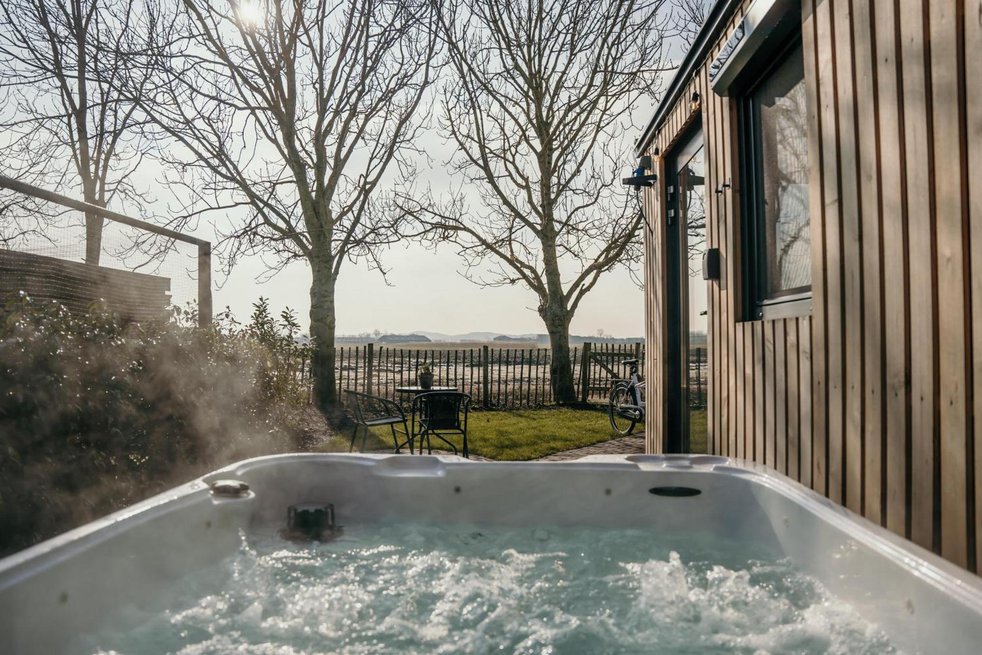 Luxe Tiny House Incl Jacuzzi En Strandhuisje In Zomerseizoen Meliskerke Exterior foto